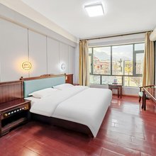 吉隆格拉丹东 | 180°雪山林海日照金山观景酒店(帕巴寺店)