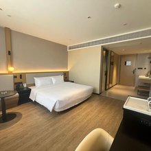 全优湖畔酒店