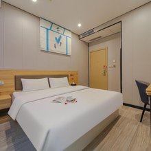 美纳酒店(郑州高铁东站台商大厦店)