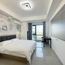 悦舍轻奢投影公寓(临安农林大学地铁站店)