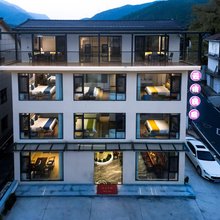 云禧·YUNX山景亲子度假美宿(安吉云上草原熊猫部落探险乐园店)