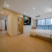 栖鸿雅宿酒店(重庆交通大学六公里轻轨站店)