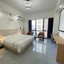 路易斯公寓(松雅湖吾悦广场店)