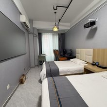 依晨·电竞酒店(西美花街生活工场店)