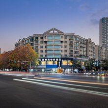 艾特摩高电竞酒店(六盘水爱琴海高铁站店)