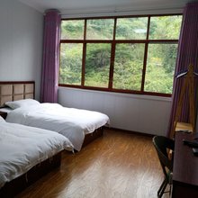 宝兴食汇山庄