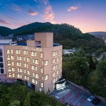 居上·JU SHANG酒店(长沙岳麓山大学城店)