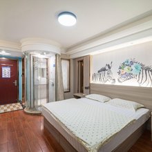 富春轻居酒店(南京三江学院春江路地铁站店)