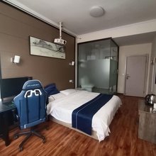 鸿源电竞酒店(邢台火车站店)