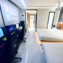 住吧界·卓威·电竞酒店(大连西安路店)