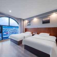 文山金石特色酒店(七花广场店)