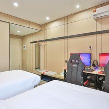 畅天游电竞民宿(吴江步行街店)