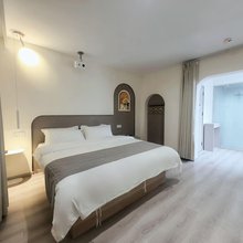 品舍民宿(开封龙亭公园清明上河园店)