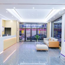 王朝轻奢酒店(通山县政府广场店)
