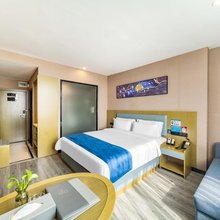越家酒店(信丰县人民医院店)