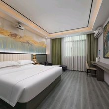 玖居轻享美宿(南村科技贸易职业学院店)