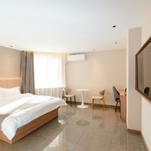 星期三臻选酒店(抚顺站前店)