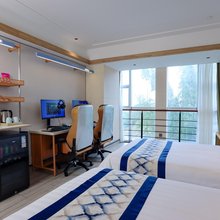 彩虹电竞酒店