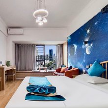 慕朗·MULANG高空观景酒店(昆明高铁南站春融街地铁站店)