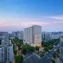 成都凤凰湖天泉酒店(青白江万达广场店)