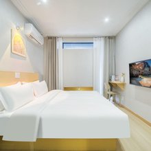 遇见风酒店(临平银泰百货邱山大街地铁站店)