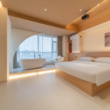 金水湾轻奢酒店(临沂滨河西路奥体中心店)