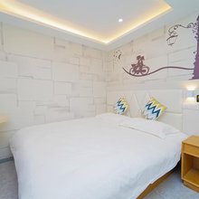 依歆连锁酒店(上海杨思地铁站店)