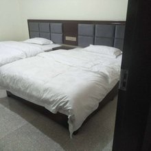 屏山凤凰商务酒店