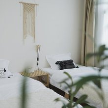 茶卡云水边民宿