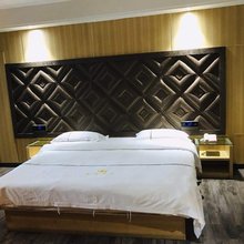 崇阳皇廷酒店