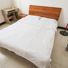 西安伟龙宾馆(何家营地铁站店)