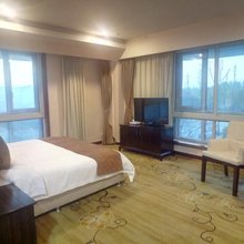 桦聆·凤凰山康养度假酒店