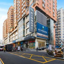 柏卡顿精品酒店(深圳东门步行街晒布地铁站店)