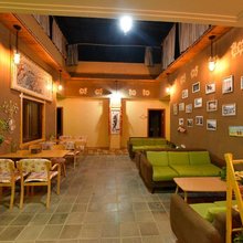 敦煌漠上花主题客栈(敦煌鸣沙山月牙泉店)