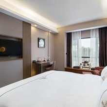 璐可轻奢酒店(长沙火车南站圭塘地铁站店)