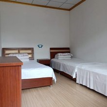 临潭卧佛山下农家乐