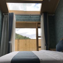泸沽湖古树小木屋