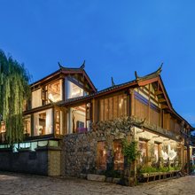 漫随观山·日照金山设计师花园度假民宿(束河四方听音篝火广场店)