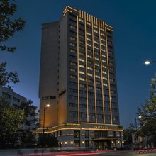 上海兴华宾馆(上海交通大学地铁站店)