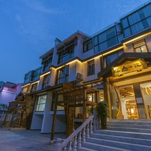 张家界临山小筑民宿(天门山索道店)