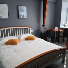 金秋驿站1号公寓(经开万达广场高铁站店)