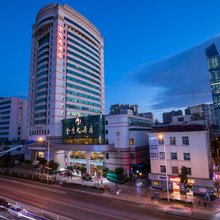 昆明金泉大酒店(南屏步行街交三桥地铁站店)