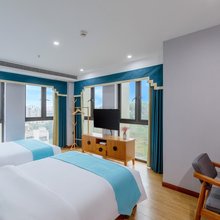 华爵酒店(重庆东站邱家湾地铁站店)