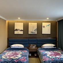理塘仙鹤酒店
