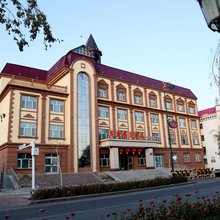 苏通假日酒店(布尔津河滨路分店)
