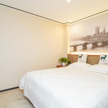 依歆·连锁酒店(上海芳甸路地铁站店)
