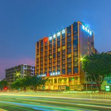柏曼酒店(湛江印象汇赤坎老街店)
