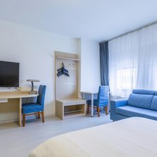 屿里酒店(五四广场江西路地铁站店)