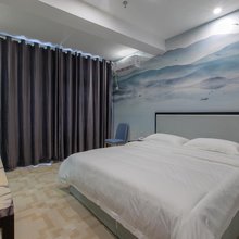 美途时光主题酒店(武汉金融港一路武汉工程大学流芳校区店)