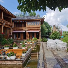花筑·云何住民宿(泸沽湖走婚桥草海店)